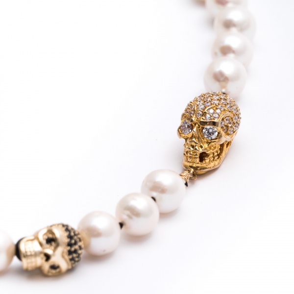 Skulls in the Sea Pearl Chocker closeup image